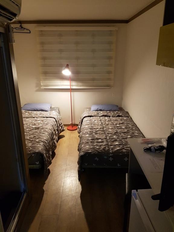 Feliz Guesthouse, Station Hostel *
