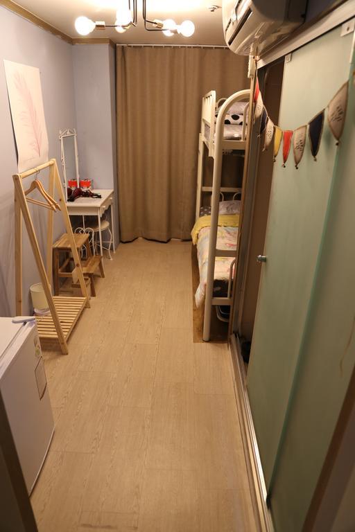 Hostel Feliz Guesthouse, Station