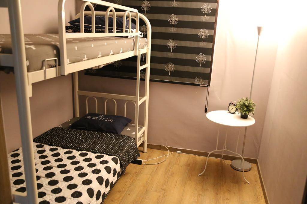 Feliz Guesthouse, Station Hostel *
