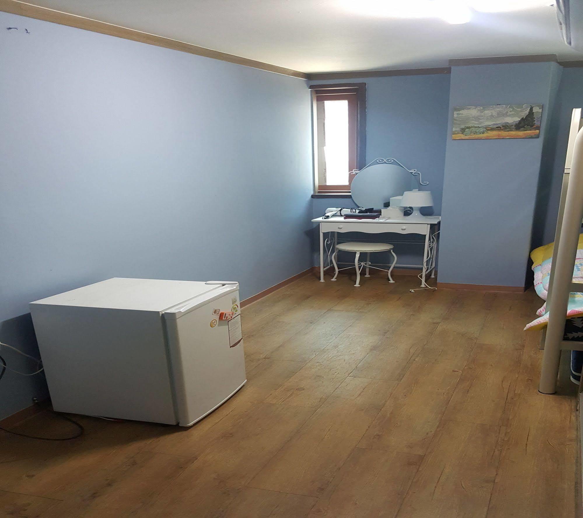 Hostel Feliz Guesthouse, Station Seoul